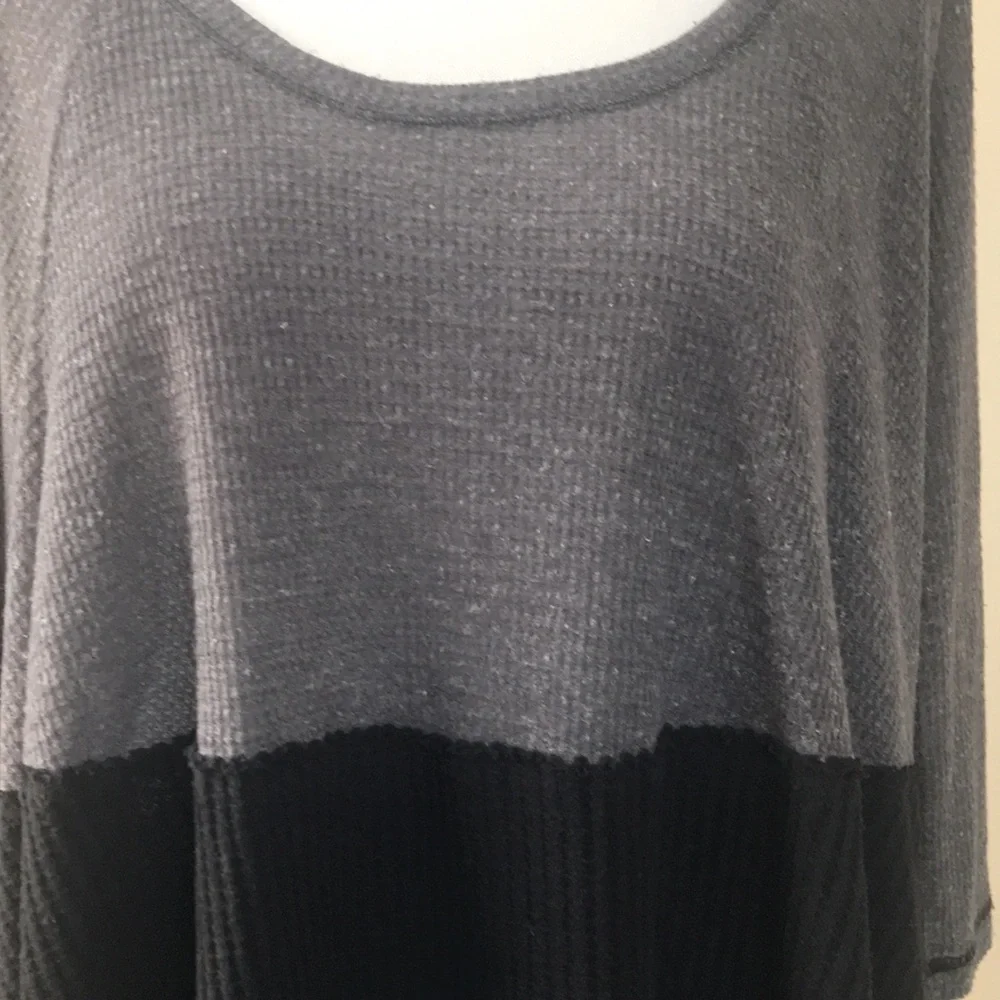 We the Free Black & Gray Color Block Thermal - Picture 4 of 10
